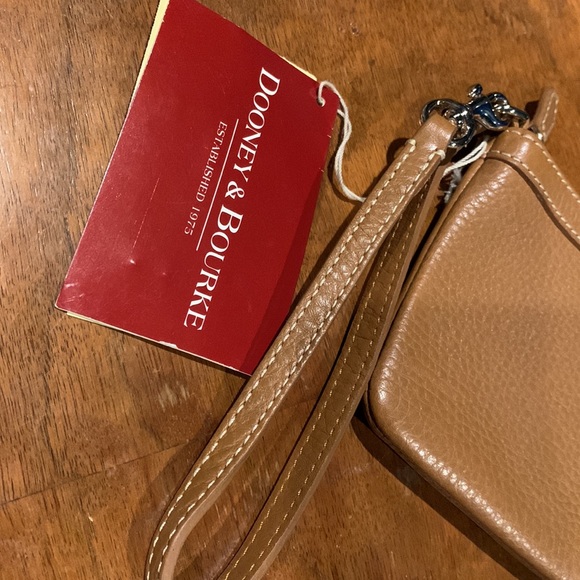 Dooney & Bourke wristlet - Picture 2 of 6